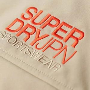 Giubbotto superdry. beige